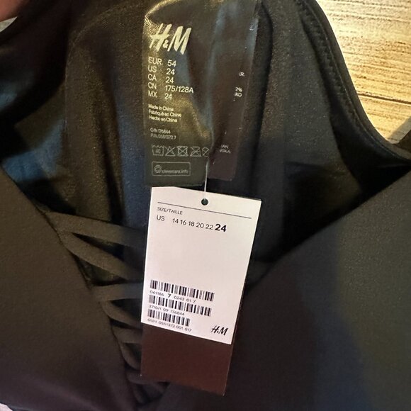 NWT H&M black sexy one-piece Swimsuit in women's plus size 24 NEW, never worn - Picture 4 of 6
